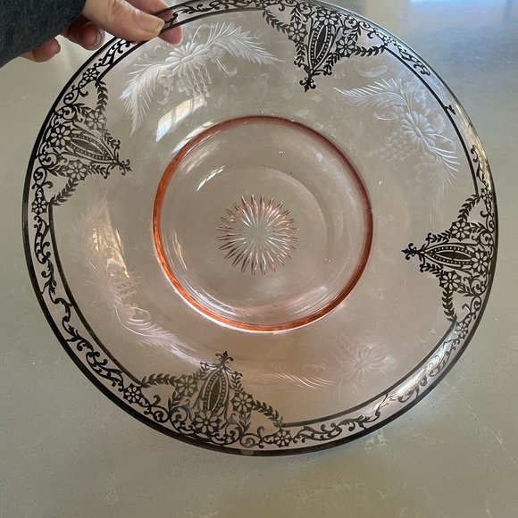 Vintage pink glass bowl - Picture 3 of 4